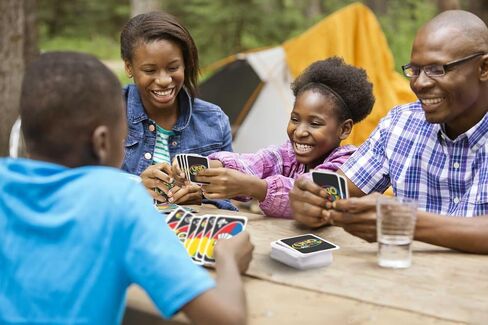 Mattel Games UNO All Wild Card Game for Family Night, Travel Game in Collectible Tin Where All Cards Are Wild, 2-10 Players (Amazon Exclusive) in Kuwait