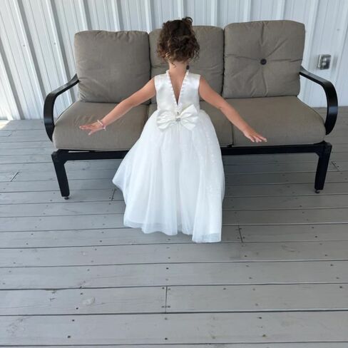 Glitter Tulle Flower Girl Dress V-Back Girls Party Dress with Pearls Princess Full-Length Bow-Knot Pageant Dress in Saudi Arabia