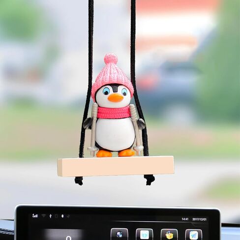 ملحقات مرآة الرؤية الخلفية المعلقة للبطريق المتأرجح، البطريق المتأرجح الرائع للسيارة، قلادة زينة داخلية مرآة الرؤية الخلفية (قبعة وردية) in Kuwait