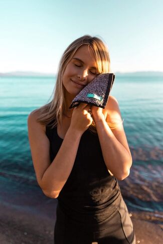 منشفة اليوغا - مملوءة بالفحم المنشط لإزالة السموم والعرق - مصنوعة من خيوط القطن المائي الصديقة للبيئة - قابلة للتحلل البيولوجي ومستدامة - لجميع الأعمار in Kuwait