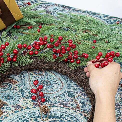 عيد الميلاد الاصطناعي الزهور يختار 30 حزمة عيد الميلاد الخضراء ينبع مع فروع التوت الأحمر لعطلة الشتاء شجرة عيد الميلاد الديكور DIY in Kuwait