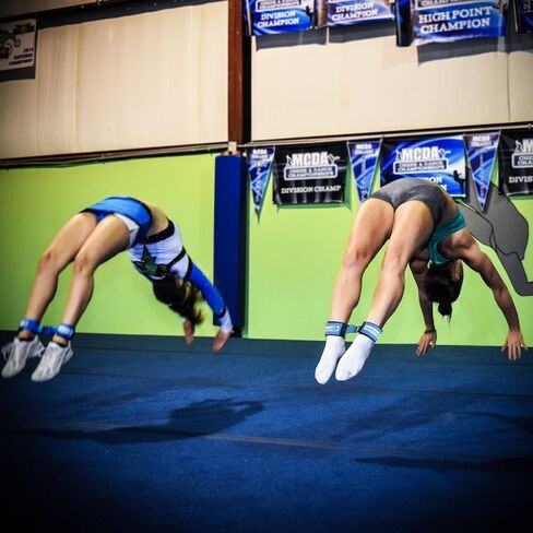 أحزمة الكاحل Tumble Pro X - مساعدة مدرب التشجيع والجمباز - مزيل العرق يحافظ على الكاحلين معًا أثناء التقزم، والثنية الخلفية، وتدريبات زنبرك اليد - متوفر باللونين الأزرق والوردي in Kuwait