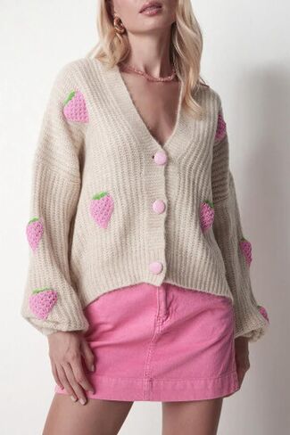 سترة صوفية نسائية مقصوصة لخريف 2024 خفيفة الوزن وأكمام طويلة مفتوحة من الأمام وزر على شكل حرف V ومطبوعة بالأزرار المحبوكة in Kuwait