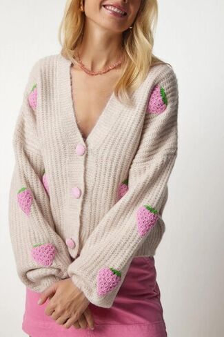 سترة صوفية نسائية مقصوصة لخريف 2024 خفيفة الوزن وأكمام طويلة مفتوحة من الأمام وزر على شكل حرف V ومطبوعة بالأزرار المحبوكة in Kuwait