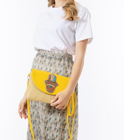 احصل على محافظ بمقبض من القش، حقيبة كروس للعطلات الصيفية على الشاطئ للنساء، حقائب يد بمحفظة على شكل ظرف منسوجة in Kuwait