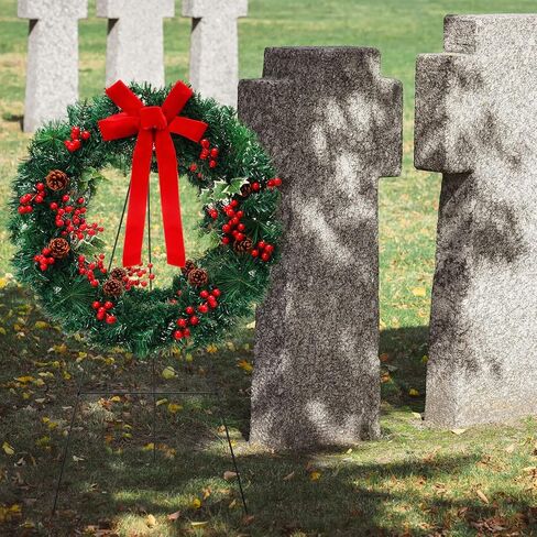 مجموعة إكليل المقبرة التذكارية لعيد الميلاد من Crowye مكونة من 4 قطع تتضمن قطعتين من إكليل عيد الميلاد مقاس 20 بوصة وقطعتين حامل حامل مقاس 30 بوصة للعطلات في الخارج لتزيين إكليل الفناء لشاهد القبر في الهواء الطلق (كلاسيكي) in Kuwait
