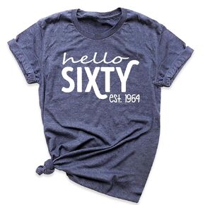 قميص Hello Sixty، قميص عتيق عام 1964، تي شيرت نسائي لعيد الميلاد الستين، تي شيرت برسومات عيد الميلاد، ملابس مضحكة لحفلات أعياد الميلاد، ملابس عيد ميلاد، تي شيرت هدية عيد الميلاد الستين (للجنسين XL، منقط موف)