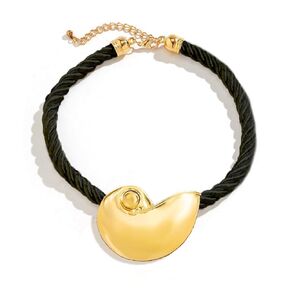 INLOLLY Layered Conch Shell Necklace Gold Shell Seashell Necklace Choker Necklaces Jewelry Witch Necklace for Women Halloween Adjustable Y Lariat Necklace Cosplay Accessory