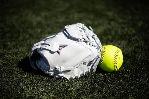 Easton | Elite Fastpitch Softball Glove | Morgan Stuart & Jen Schroeder Models | Multiple Styles in Saudi Arabia
