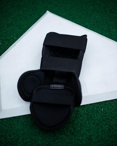 Rawlings Baseball Leg Guard in Saudi Arabia