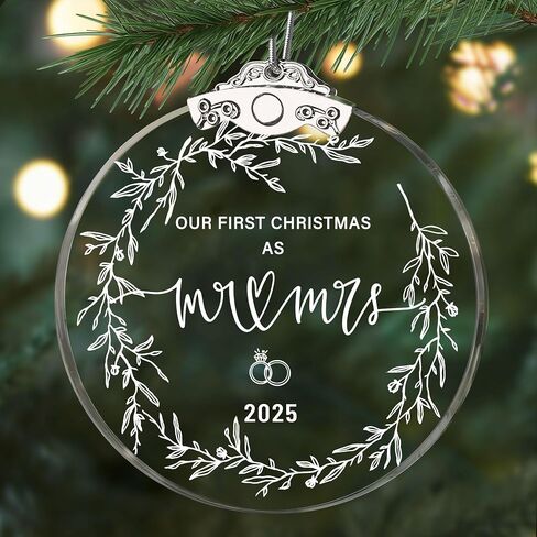 زخارف عيد الميلاد الأولى للزوجين 2023 مع صندوق هدايا، هدايا الزفاف للزوجين، عيد الميلاد الأول كزينة السيد والسيدة، هدية دش الزفاف، زينة شجرة عيد الميلاد للعروسين in Kuwait