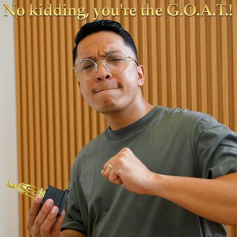 جائزة مبتكرة بحجم المكتب من Funwares للتكريم، أو هدايا الكمامة أو المزحة، أو المسابقات الودية، أو التحفيز! G.O.A.T.، الكأس العظيمة لكل العصور، من تصميم Island Dogs in Kuwait