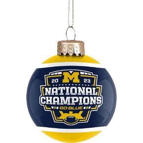 زخرفة الأبطال الوطنيين لكرة القدم الجامعية في ميشيغان NCAA 2023 - 2 5/8 بوصة زخرفة شجرة الكرة الزجاجية - جانبان - البحرية والذرة in Kuwait