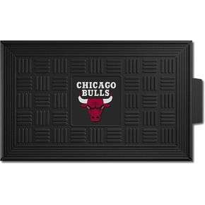 FANMATS 11404 Chicago Bulls Heavy Duty Vinyl Medallion Outdoor Door Mat - 19.5in. x 31in.