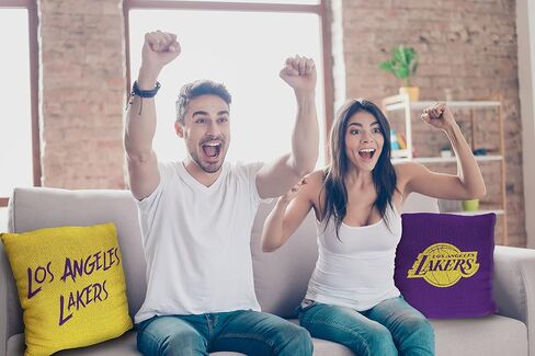 وسادة جاكار منسوجة مزدوجة الجوانب من Northwest NBA Los Angeles Lakers، عبوة من قطعتين، مقاس 35.56 سم × 35.56 سم، مقلوبة in Saudi Arabia