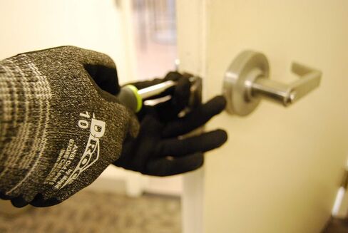 MAGID Touchscreen ANSI A6 Cut-Resistant Work Gloves, 144 Pairs, 13-Gauge, Nitrile Coated, 7/Small in Kuwait