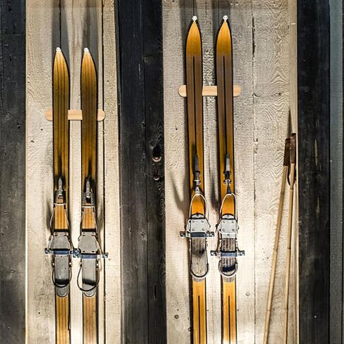 PEUTIER Minimalist Wood Ski Rack, Snowboard Wall Mount Rack Hanger Snowboard Display Rack Snowboard Storage Rack Ski Holder for Room Garage Ski Board Longboard in Saudi Arabia