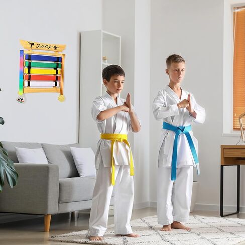 رف عرض حزام الكاراتيه الخيزران، عرض حزام التايكوندو مع ملصقات شخصية، 5 أحزمة عرض حزام الفنون القتالية، لا يتطلب تجميع، حامل تعليق حزام BJJ للأطفال والكبار in Kuwait