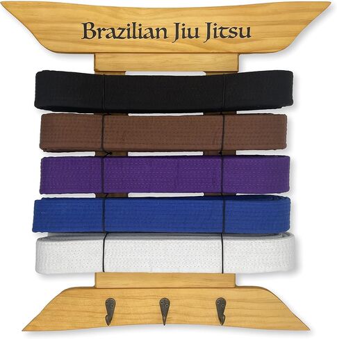 عرض حزام الجوجيتسو البرازيلي | حامل حزام BJJ لـ 5 أحزمة بالإضافة إلى شماعات الميداليات | من الحزام الأبيض إلى الحزام الأسود | حقيبة حامل حزام فنون الدفاع عن النفس | هدايا لممارسي الجوجيتسو | OSS in Kuwait