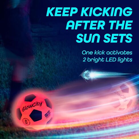 كرة القدم GlowCity المتوهجة في الظلام | كرة قدم مضيئة للاستخدام الداخلي/الخارجي مع 2 مصباح LED | البطاريات المثبتة مسبقًا | هدية ممتعة للمراهقين in Kuwait