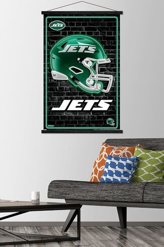 Trends International NFL New York Jets - ملصق حائط 24 خوذة نيون مع إطار مغناطيسي، 22.37 بوصة × 34.00 بوصة، طباعة ممتازة وحزمة شماعة سوداء in Saudi Arabia