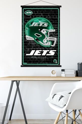 Trends International NFL New York Jets - ملصق حائط 24 خوذة نيون مع إطار مغناطيسي، 22.37 بوصة × 34.00 بوصة، طباعة ممتازة وحزمة شماعة سوداء in Saudi Arabia