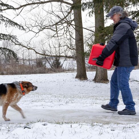 خزان الوقود البحري Sceptre 08669 مستطيل الشكل سعة 12 جالونًا للقوارب ذات المحرك الخارجي، 24-1/2 بوصة × 18 بوصة × 11-1/2 بوصة، أحمر in Kuwait