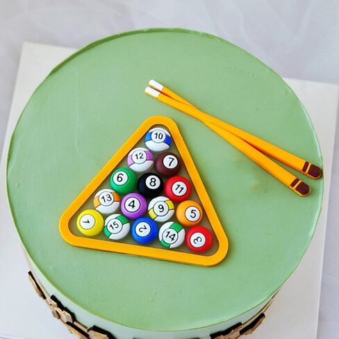 مجموعتان من ألعاب تزيين الكيك لعيد الميلاد، كب كيك صغير، بلياردو صغير، كرة بلياردو، طاولة بلياردو، كعكة علوية، منمنمات صغيرة على طراز البلياردو، تزيين من المطاط الناعم، رجل الحلوى الكروية in Kuwait