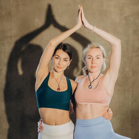 كنانا 16 قطعة من حاملات القلائد الكريستالية ومجموعة حجر الكريستال - قفص كريستالي قابل للتعديل مع أحجار كريستال شقرا، بلورات شفاء لليوجا والتأمل وديكورات المنزل in Kuwait