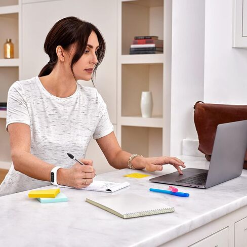 جهاز تعقب اللياقة البدنية Garmin vivosmart 5 (أبيض S/M) حزمة صندوق هدايا محول حائط وحافظة صلبة واقية - مراقب معدل ضربات القلب ومتتبع النوم - نظام تحديد المواقع العالمي للهاتف، أساور معصم سهلة الاستخدام in Kuwait