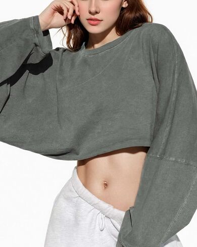 Cropped Sweater - Women's Crop Top Hoodie Ideal for Athletic Fashion Enthusiasts in Saudi Arabia