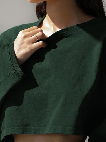 Cropped Sweater - Women's Crop Top Hoodie Ideal for Athletic Fashion Enthusiasts in Saudi Arabia