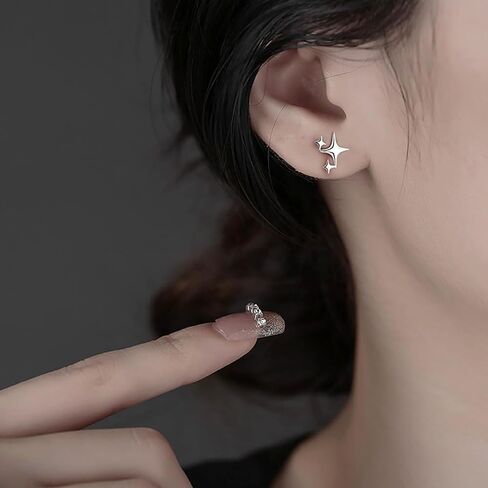 زوجان من الاقراط الفضية على شكل نجمة للبنات والنساء، اقراط من الفضة الاسترلينية 925 بتصميم انيق على شكل نجوم صغيرة باربعة مدببة | اقراط صغيرة لطيفة للنساء، ستانلس ستيل، بدون احجار كريمة in Kuwait