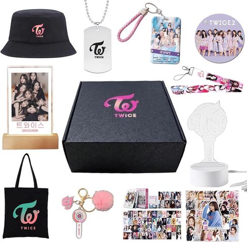 صندوق هدايا KPOP Twice Merch - بما في ذلك ضوء ليلي LED مرتين، ألبوم صور، حامل بطاقة Lomo، ملصقات، قبعة دلو، حقيبة كتف، قلادة، شارة سلسلة مفاتيح، حبل الطويق، ضوء ليلي للصور LED in Kuwait