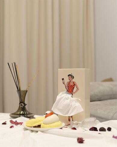 صندوق مناديل Flyingskirt® (حامل مناديل التنورة الأصلي) - طباعة فن البوب ​​منقوشة بالراتنج، قاعدة معدنية مرجحة، صنع في كوريا - صمم بواسطة Spextrum (نعناع) in Kuwait