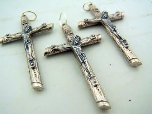 الهدايا الدينية فضية اللون يسوع المسيح الصدرية سجل الصليب الصليب، مجموعة من 3، 2 1/4 بوصة in Kuwait
