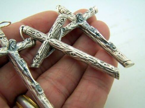 الهدايا الدينية فضية اللون يسوع المسيح الصدرية سجل الصليب الصليب، مجموعة من 3، 2 1/4 بوصة in Kuwait