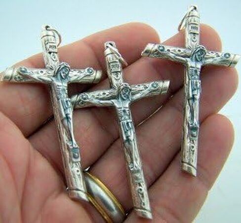 الهدايا الدينية فضية اللون يسوع المسيح الصدرية سجل الصليب الصليب، مجموعة من 3، 2 1/4 بوصة in Kuwait