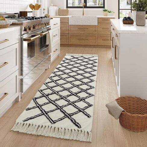 Hallway Runner Rug,Boho Cotton Washable Runner Rug for Bedroom 2'x6' Tufted Rug with Tassels,Hand Woven Soft Carpet Runner for Entryway Kitchen Laundry Room Bathroom(Cream) in Saudi Arabia