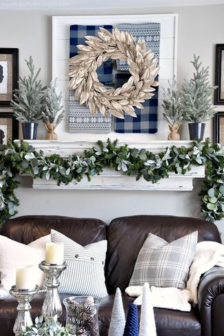 Christmas Wreath 16 Inch Aritificial Champagne Gold Bay Leaf Wreath with Glittered Berries Laurel Leaf Wreath Xmas Wreath for Front Door Holiday Christmas Party Decorations in Saudi Arabia