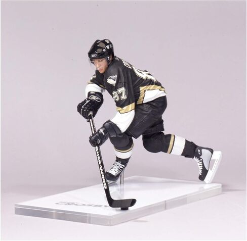 ألعاب ماكفارلين 6 بوصات سلسلة NHL 12 - قميص سيدني كروسبي الأسود in Saudi Arabia
