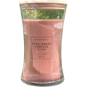 شمعة الساعة الرملية الأنيقة 22oz. (الفانيليا المحمصة الداكنة)