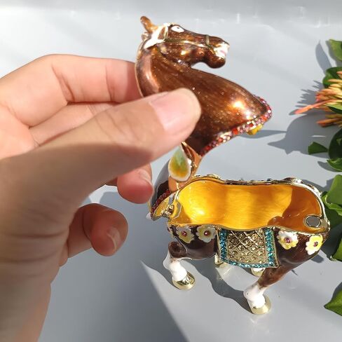 زخرفة منضدية الحصان مع أحجار الراين على الطراز العتيق ديكور تمثال الحصان صندوق مجوهرات رائع لعيد الميلاد عيد الميلاد لون الجمل in Kuwait