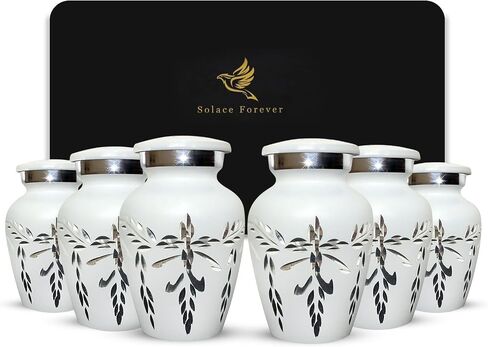 جرار تذكار باللون الأسود - جرار صغيرة للرماد مع صندوق وحقائب - قم بتكريم أحبائك باستخدام الجرار الصغيرة للرماد البشري - مجموعة من 4 - جرار حرق سوداء فريدة مصنوعة يدويًا للبالغين من الذكور والإناث in Saudi Arabia