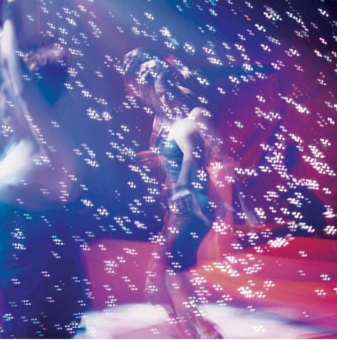 آلة فقاعات الحفلات المحمولة من American DJ Professional بقدرة 24 وات لحفلات الرقص وحفلات الزفاف والمسرح مع جهاز تحكم سلكي (عبوة من قطعتين) in Kuwait