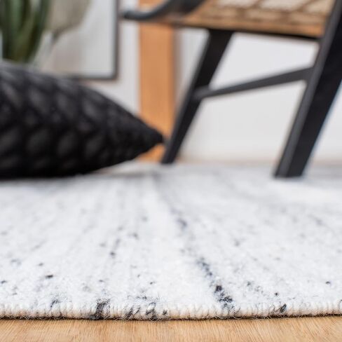 SAFAVIEH Kilim Collection Runner Rug - 2'3" x 9', Ivory & Grey, Handmade Wool, Ideal for High Traffic Areas in Living Room, Bedroom (KLM551A) in Saudi Arabia