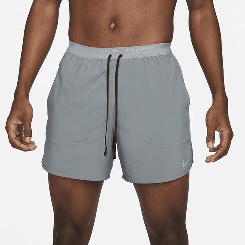 شورت الجري Nike Stride للرجال Dri-FIT مقاس 5 بوصات (رمادي دخاني/أسود، DM4755-084) مقاس 3X-Large in Saudi Arabia