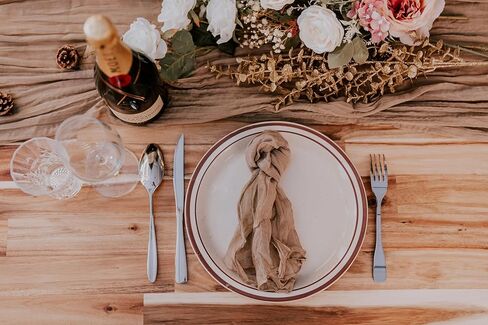 مفرش طاولة أحمر قرميدي مقاس 35 بوصة × 120 بوصة (305 سم) 10 عبوات مناديل (19.6 بوصة × 19.6 بوصة) مجموعة طويلة من الشاش شبه الشفاف لحفلات الزفاف وأعياد الميلاد وحفلات أعياد الميلاد وديكور المنزل وعيد الشكر in Kuwait