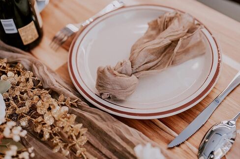 مفرش طاولة أحمر قرميدي مقاس 35 بوصة × 120 بوصة (305 سم) 10 عبوات مناديل (19.6 بوصة × 19.6 بوصة) مجموعة طويلة من الشاش شبه الشفاف لحفلات الزفاف وأعياد الميلاد وحفلات أعياد الميلاد وديكور المنزل وعيد الشكر in Kuwait