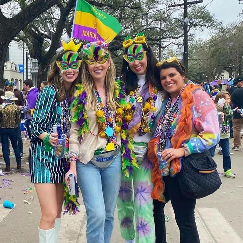 مجموعة من 12 قطعة من أقنعة ماردي جراس وقلادات الخرز - مجموعة إكسسوارات زي ماردي جراس بما في ذلك قلادات ماردي جراس وقناع للحفلات التنكرية in Kuwait